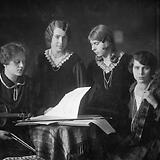 Alberdingk-Quartett 1920er Jahre, Erny Alberdingk ganz links