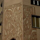 Gewerbe im Alten Wien, Ausschnitt aus Sgraffito-Wandbild (nicht bezeichnet; Wohnhaus-Wiederaufbaufonds). Rotensternstraße 7 (Wien II)