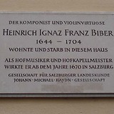 Gedenktafel für Heinrich Ignaz Franz Biber am Wohn- und Sterbehaus in Salzburg, Rathausplatz