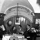 Heuriger von Franz Schier, Hackhofergasse 12 (Wien XIX), Oktober 1948
