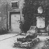 Grab von Franz Xaver Gruber (I) vor dem Pfarrhaus Hallein, um 1936