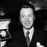 Peter Alexander mit dem Goldenen Ehrenzeichen für Verdienste um das Land Wien 1971