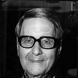 mit dem österreichischen Ehrenzeichen für Wissenschaft und Kunst, 16.9.1974