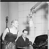 Wiener mit seiner Ehefrau Cissy Kraner im Studio Wien des Senders Rot-Weiß-Rot, 1950