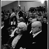 Jean Sibelius mit seiner Frau bei einem Konzert, um 1938