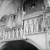 Orgelempore der Pfarrkirche zum Hl. Mauritius mit Holzstatuen von Christus und den 12 Aposteln, 1. Hälfte 15. Jh.