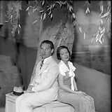Lizzi Waldmüller und Max Hansen in der UA von R. Benatzkys musikalischem Lustspiel Bezauberndes Fräulein,  Wien 1933, Volkstheater