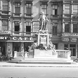 Denkmal am ursprünglichen Standort vor dem Mozart-Café am Albertinaplatz (Wien I)