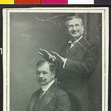 Wilhelm Karczag stehend hinter Franz Lehár