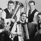 Die Tanzkapelle Brandstätter jun. 1970: Sepp Brandstätter jun. (Trompete), Adolf Schriebl (Tuba), Helmut Ranegger (Akkordeon), Manfred Ofner (Posaune) und Johann Lesky (Klarinette)