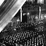 Erster Bundesappell der VF im Großen Musikvereinssaal am 19.1.1936 mit Ansprache von Bundeskanzler Kurt Schuschnigg (Wiener Bilder, 26.1.1936, 5)