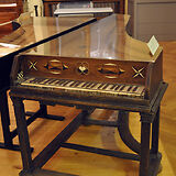 Cembalo (bezeichnet „H. N. 1696“). Kunsthistorisches Museum Wien, Sammlung alter Musikinstrumente, Inv.-Nr. SAM 845)