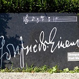 Grab am Friedhof Hietzing
