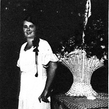 Mizzi Färber, „Königin des Wiener Liedes“, bei einem vom Kroneggerbund ausgerichteten W. (Wiener Bilder, 23.7.1933, 6)