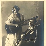 Ehepaar Foltermayer mit Kontragitarren, 1919 (Nachlass Hippolyt Böhm)