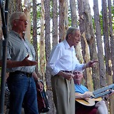 Kurt Girk (Mitte) mit Willi Lehner (links), Herbert Bäuml (verdeckt) und Rudi Koschelu (rechts) beim Schrammel.Klang Litschau, Juli 2016