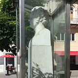 Schubert-Denkmal am Franz Schubert-Platz, Seitenansicht