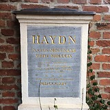 Grabstein Haydnpark (Wien XII), ursprünglich Hundsturmer Friedhof