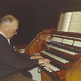 Am Spieltisch der Mauracher-Orgel am Linzer Pöstlingberg