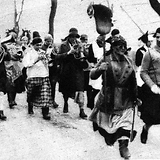 Hirschstettner Damenkapelle am Faschingssonntag (Wiener Bilder, 5.3.1933, 9)