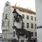 Karl Nieschlag, Schäfer, Natursteinplastik (1953/54). Gemeindebau Flotowgasse 7, Ecke Hutweidengasse (Wien XIX)