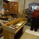 Anton Hocker im Oktober 2018 in seiner Werkstatt in Attnang-Puchheim