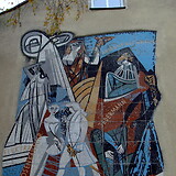 Hermine Aichenegg, Figuren aus den Werken Hugo von Hofmannsthals, Wandmosaik (1956). Gemeindebau Kaltenleutgebner Straße 1 (Wien XXIII)