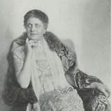 Olga Hueber-Mansch (Wr. Salonbl. 13.11.1927, 11)