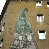 In vino veritas, Sgraffito-Wandbild (bezeichnet „KW“, Wohnhaus-Wiederaufbaufonds). Aßmayergasse 54 (Wien XII)