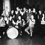 Wiener Bilder, 8.1.1933, 19 (Probe der von Fritz Scheer gegründeten „Jazzshowband“ unter Leitung von Gustav Robert Koch)