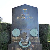 Familiengrab am Friedhof Hietzing