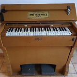 Harmonium op. 11963, gefertigt 1939 (Pfarrkirche Hennersdorf)
