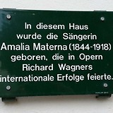 Gedenktafel am Geburtshaus von Amalie Materna (ehemalige Schule, heute Marktgemeindeamt St. Georgen an der Stiefing)