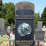 Grab auf dem Friedhof Hietzing