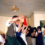 Abb. 2: Der Anführer mit einem roten Tuch. Foto: Herman Hemetek, 1996