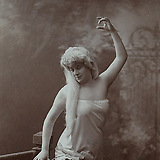 Rollenporträt als Donauweibchen im Operetteneinakter An der schönen blauen Donau von L. Krenn, Theatermuseum Wien