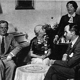 Wiener Bilder, 7.5.1933, 10 (in der Operette Musik um Susi von B. Grün [stehend])