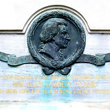 Gedenktafel an der ehemaligen Residenz des Kapiteldechants Leopold Antonín Podstatský