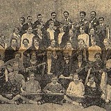 Das Ehepaar Orleth (zweite Reihe von unten, Mitte) mit Schülerinnen und Schülern seiner MSch. (Der neue Bezirksbote für den politischen Bezirk Bruck an der Leitha 22.6.1930, [1])