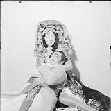 Koloman von Pataky gemeinsam mit Eva Hadraboya in Hoffmanns Erzählungen (Wiener Staatsoper, 19.11.1930, Inszenierung: Lothar Wallerstein).