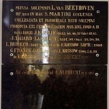Gedenktafel unterhalb der Orgelempore im Dom St. Martin