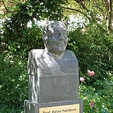 Denkmal im Schubertpark (Wien XVIII).