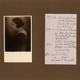 Foto und Widmungszettel (Juli 1924) aus dem Album Dem Lehrer Arnold Schönberg