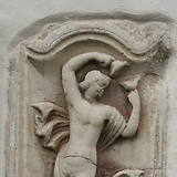 Tanzende Mänade. Römerstein in der Südwand der Pfarrkirche Steindorf (Tiffen)