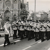 Wiener Feuerwehrmusikkapelle unter Kapellmeister Otto Wacek; im Hintergrund die Votivkirche