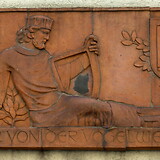 Franz Waldmüller, Der von der Vogelweide, Keramikrelief (1954/55) am Gemeindebau Loeschenkohlstraße 3, Stiege 1 (Wien XV)