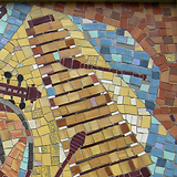 Heinrich A. Deutsch, Musikinstrumente, Mosaiksupraporte (1953/54) am Gemeindebau Czartoryskigasse 62–68, Stiege 17 (Wien XVIII)
