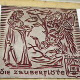 Erinnerungsmotive zur Bezirksgeschichte am barocken Wohnhaus ‚Zum Ritter St. Georg‘ (Sgraffito-Wandbild, 1950, nicht bezeichnet). Wiedner Hauptstraße 44 (Wien IV)