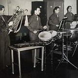 Ludwig Zirner ganz links am Glockenspiel