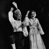 Bei der UA von O. Strausʼ Zwei lachende Augen im Theater an der Wien (mit Ljuba Hermanová). Wiener Bilder, 31.12.1933, 10
